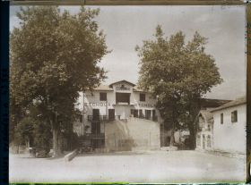 Image représentant France, Ascain, Sur la place, le fronton du jeu de pelote
