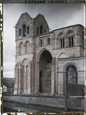 Image représentant Espagne, Avila, S. Vicente vu de plus près avec le porche roman (la façade)