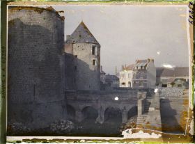 Image représentant Somme, Péronne, Les tours et fossés du Château