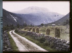Image représentant Les meules le long de la route, dans le Vestfjorddalen