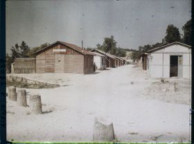 Image représentant France, Vailly, Rue de maisons provisoires