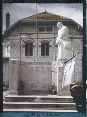 Image représentant France, Vienne le Château Marne (475 h.), Le Monument aux Morts