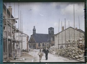 Image représentant France, Vienne le Château Marne (475 h.), Vue vers l'Eglise (par la rte de Vienne-la-Ville à Autry)