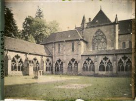 Image représentant France, St Dié, Le Cloître et la Cathédrale