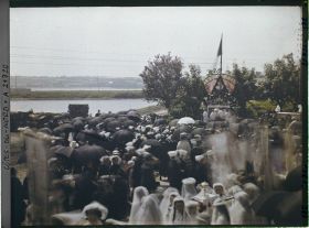 Image représentant La procession de la Fête-Dieu devant le reposoir de la rade de Perros-Guirec