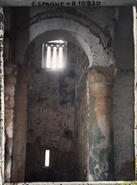 Image représentant Espagne, Près Ovedio, San Miguel de Lillo, le transept (1 Xe S.)