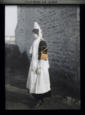 Image représentant Madame Lisette Tual en costume de mariée