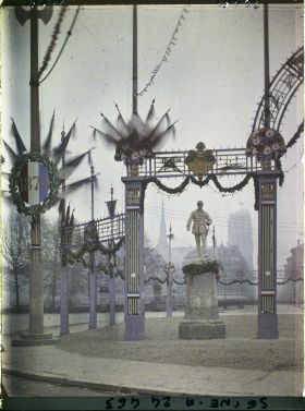 Image représentant La statue du général Chanzy place de l'Hôtel de Ville pour le Cinquantenaire de la IIIe République