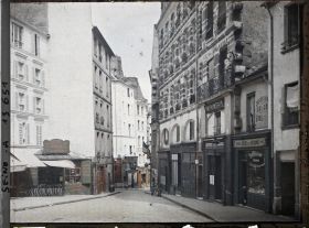 Image représentant La rue de la Montagne-Ste-Geneviève, vue de la place de l'Abbé-Basset
