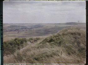 Image représentant France, Fort des Paroches, Panorama vers les Casernes de Chauvoncourt, St Mihiel et le fort du Camp des Romains pris du fort des Paroches