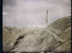 Image représentant France, Les Eparges, Le Sommet des Eparges et le monument