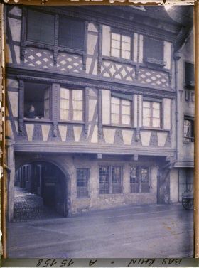 Image représentant France, Strasbourg, Une Vielle Maison, Quai des Bateliers n° 23, Schiffleute Staden (s/les bords de l'Ill)