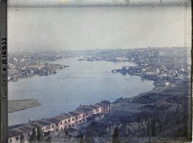 Image représentant La Corne d'Or, depuis le cimetière d'Eyüp (au Nord, sur la rive droite)