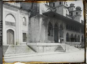 Image représentant Façade de la Yeni Valide Camii ("nouvelle mosquée de la Sultane-mère")