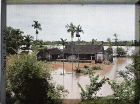 Image représentant Un temple bouddhique du village pendant les inondations