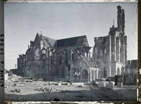 Image représentant France, Soissons, Cathédrale - (Ouest)