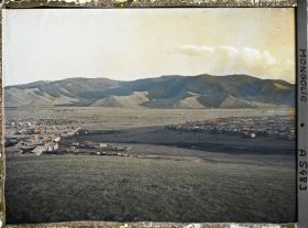 Image représentant L'extrémité du quartier commerçant Damnuurchin et l'est de la " ville des lamas " appelée Gandan