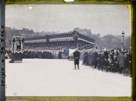 Image représentant Les obsèques du maréchal Foch, discours de Raymond Poincaré place des Invalides