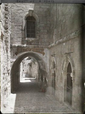 Image représentant Allée couverte entre les cinquième et sixième station de la Via Dolorosa