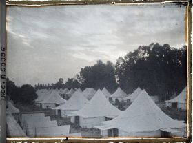 Image représentant Les tentes des invités dans le parc du nouveau palais, pendant le jubilé