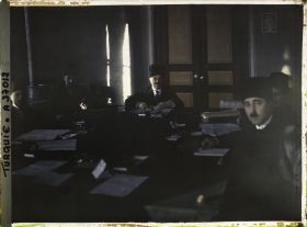 Image représentant Un Ministre en Conseil (bâtiment de la Grande Assemblée Nationale)