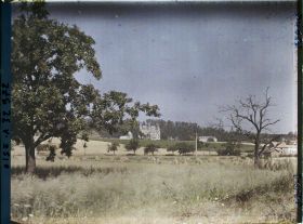 Image représentant France, Chiry, Vue vers le Château de Mennechet et la foret d'Ourscamp