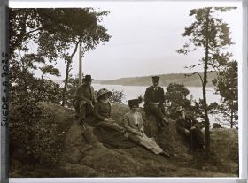 Image représentant Johan-Henrik Palme accompagné de membres de sa famille