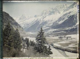 Image représentant France Les Alpes, Griaz, Vallée de Chamonix, L' Arve, la Chaîne des Aiguilles et le Village des Griaz.