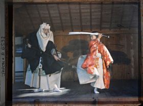 Image représentant Théâtre nô : combat entre Benkei et Minamoto Yoshitsune de la pièce Hashi-Benkei