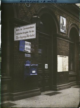 Image représentant Allemagne, Bonn, Intérieur gare-inscriptions Françaises