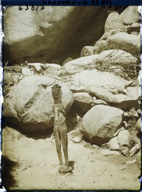 Image représentant Statuette du fétiche Ogoun dans la montagne