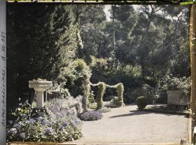 Image représentant Eléments d'architecture ornant un espace du jardin de la villa Cypris