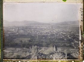 Image représentant Panorama sur la ville. A gauche, le tombeau de Timur Shah