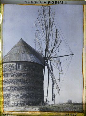 Image représentant Moulin à vent caractéristique de la campagne thrace