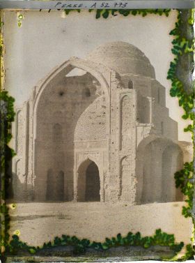 Image représentant La Masdjid-i-Djouma (Mosquée du Vendredi ou Grande mosquée, 1322), la coupole du mihrab