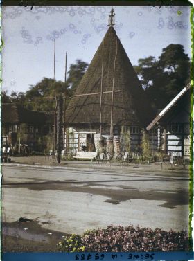 Image représentant L'Exposition Coloniale Internationale de 1931, les pavillons de la Nouvelle-Calédonie, une case kanake