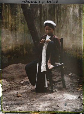 Image représentant Une jeune brodeuse