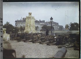 Image représentant La place de l'Etoile décorée pour les fêtes de la Victoire des 13 et 14 juillet