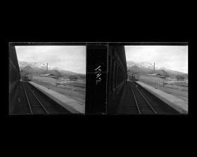 Image représentant Le train à l'arrêt dans la gare