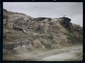 Image représentant France, Haudremont Carrières,  Sur la route de Douaumont (au fond, la Cote du Poivre)