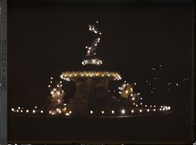 Image représentant Fontaine illuminée dans le jardin du maharajah Jagatjit Singh