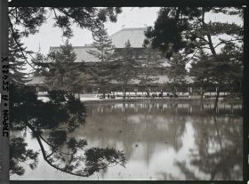 Image représentant Temple Tôdai-ji : vu du Kagami ike (étang du Miroir)