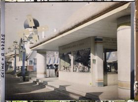 Image représentant L'Exposition des arts décoratifs, Le Village du jouet, quai d'Orsay