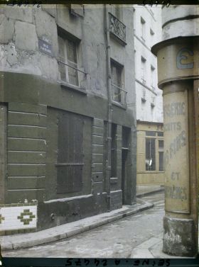 Image représentant Une maison close au n°24 rue Zacharie, actuelle rue Xavier-Privas, à l'angle de la rue Saint-Séverin