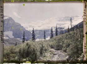 Image représentant Canada, Lac Louise, Vue sur le Pic Victoria