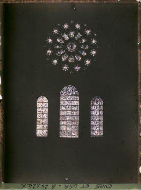 Image représentant Les vitraux des trois baies et de la rosace du jugement dernier du portail occidental de la cathédrale Notre-Dame