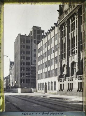 Image représentant Allemagne, Düsseldorf, Breitstrasse et Building en Construction