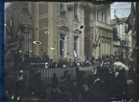 Image représentant Le public privilégié assistant au défilé du carnaval