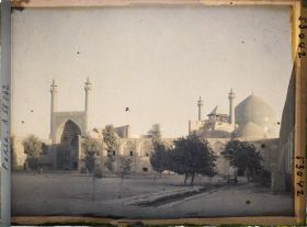 Image représentant La Masjid-i-Chah (mosquée du Chah) au crépuscule