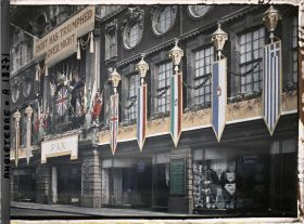 Image représentant La boutique Waring & Gillow décorée sur Oxford street à l'occasion de la commémoration de la Première Guerre Mondiale